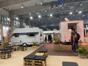 Przyczepa kempingowa z łókiem piętrowym dla rodzin z dziećmi